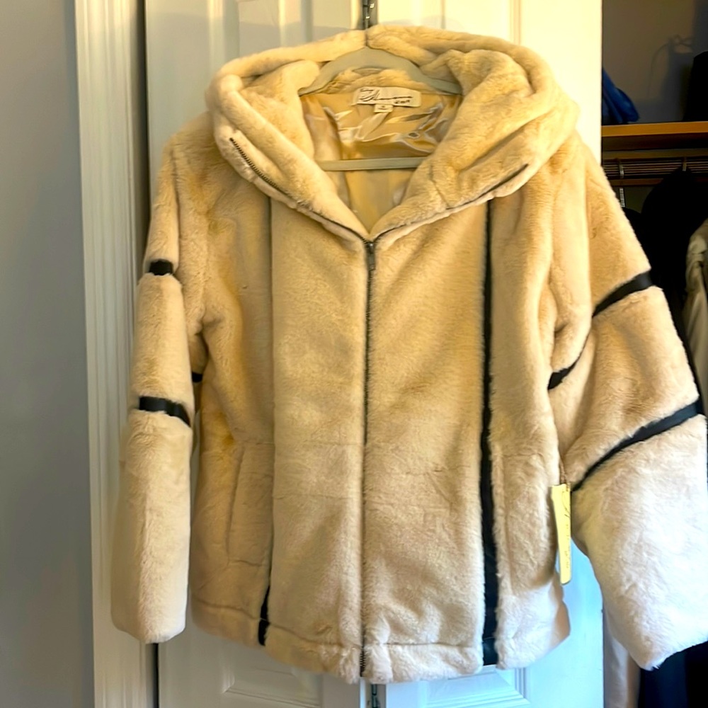 Brand new with tags Vintage Havana faux fur coat.